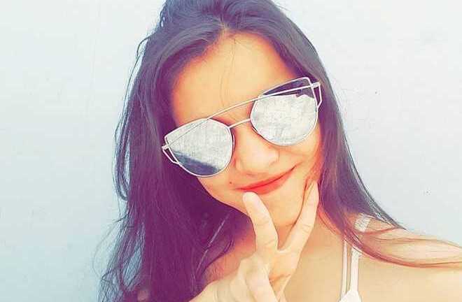 Hot girl lai Tây xinh đẹp có hơn 10.000 người yêu thích trên facebook