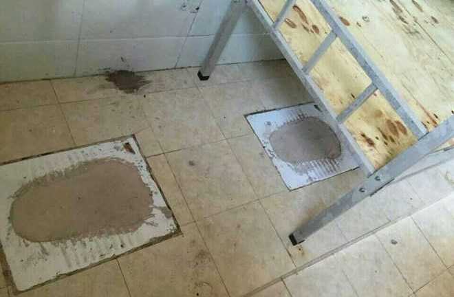 Học sinh bức xúc khi phải ngủ trong 'nhà vệ sinh'