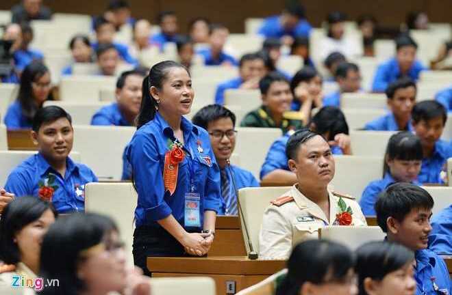 Nữ nghệ sĩ cải lương hát tặng Chủ tịch QH Nguyễn Thị Kim Ngân