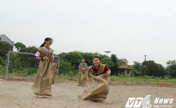 Nguyên Hiệu trưởng ĐH Sư phạm: 'Trước khi thành ông nọ bà kia, các em phải có tuổi thơ hạnh phúc'