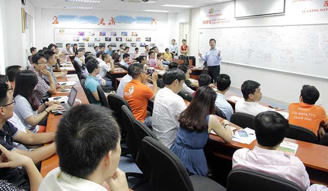 Chủ tịch Trương Gia Bình truyền cảm hứng 'Tư duy người chủ' cho thạc sỹ Việt