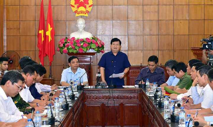 Siêu bão số 7 Sarika tiến sát đất liền, Phó Thủ tướng họp khẩn trong đêm