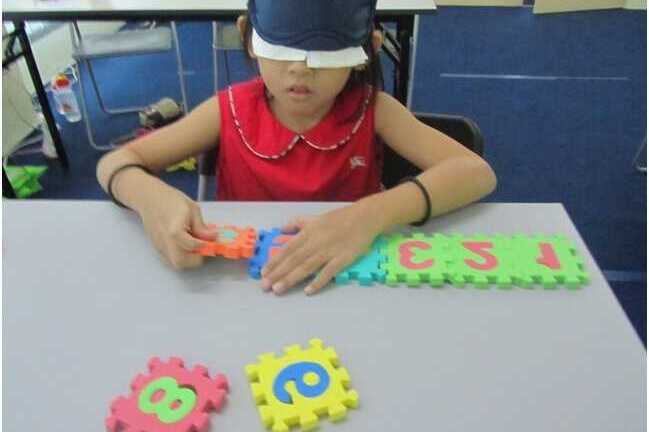 Nở rộ lớp học kích hoạt bán cầu não: 'Thần đồng chưa thấy, tác hại đã khôn lường'