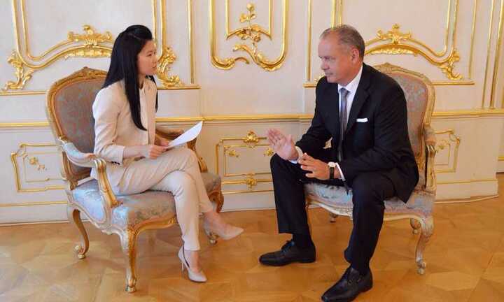 Cô gái Việt xinh xắn làm việc cho Huffington Post