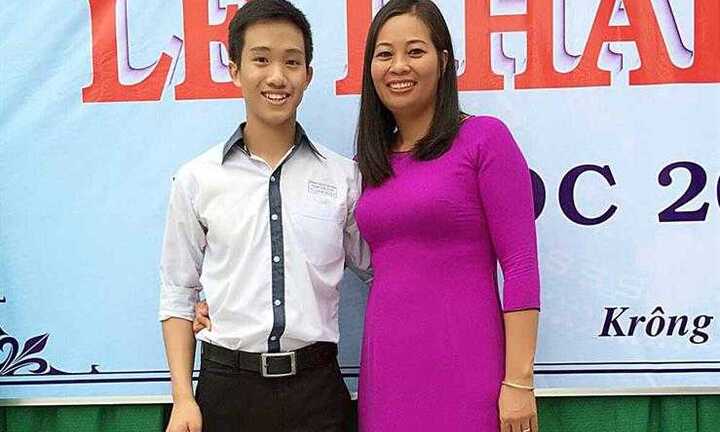 Thủ khoa khối C: 'Dù cuộc đời có thăng trầm cũng giữ đạo đức'