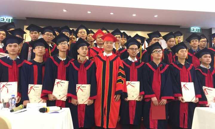 Chuyên gia công nghệ: 'Lương khởi điểm 2.000 USD không hề viển vông'