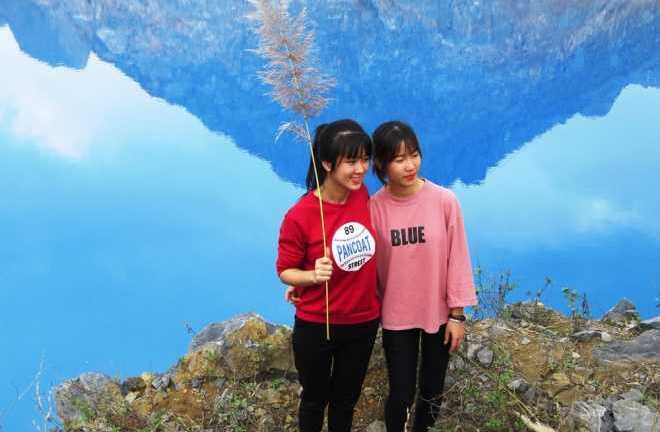 Thiếu nữ Hải Phòng háo hức đi ngắm hồ nước xanh đẹp như tiên cảnh