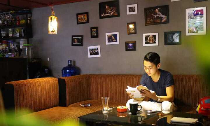 Chủ quán cà phê sinh viên đẹp trai như sao Hàn 'đốn tim' bao nữ sinh