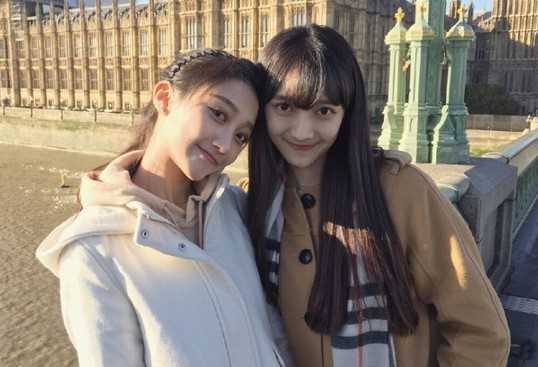 Chị em sinh đôi xinh đẹp, học giỏi nổi tiếng Trung Quốc hút hơn 100.000 người hâm mộ