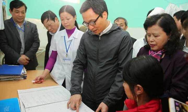 Phó Thủ tướng Vũ Đức Đam: 'Đừng để người dân có bệnh rồi mới đi khám'