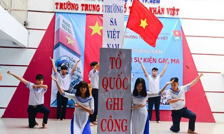 Hơn 500 học sinh TP.HCM tưởng niệm sự kiện Gạc Ma