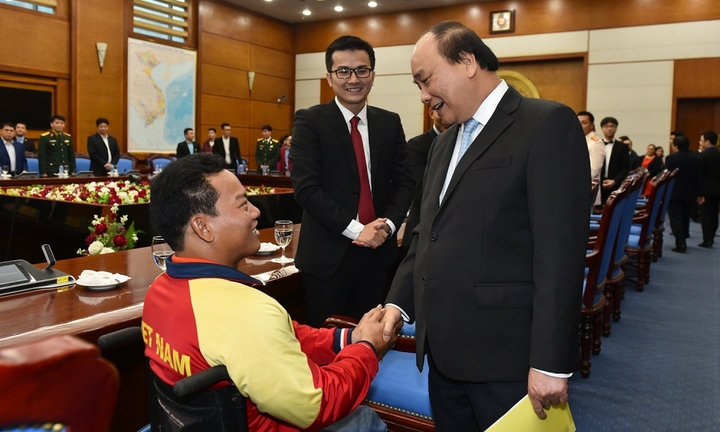 Gương mặt trẻ Việt Nam tiêu biểu chia sẻ gì khi gặp Thủ tướng?