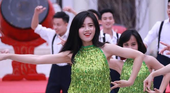 Màn nhảy dân vũ sôi động của sinh viên Học viện An ninh từ góc máy trên cao