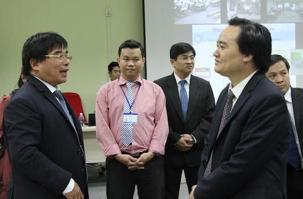 Giảng viên tố hiệu trưởng ĐH Sư phạm Kỹ thuật TP.HCM trước mặt Bộ trưởng