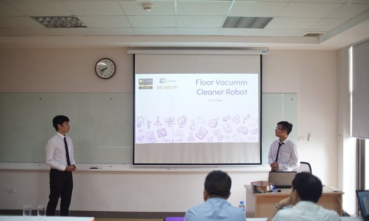 Sinh viên Việt chế tạo thành công máy hút bụi thông minh giá rẻ