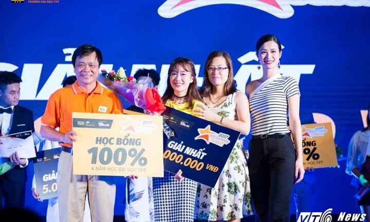 'Hot girl cover mạng xã hội' thành quán quân tài năng đại học FPT mùa đầu tiên