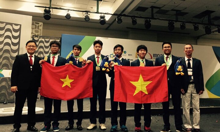 Học sinh Việt lập kỷ lục dự thi Olympic quốc tế: Bộ trưởng Phùng Xuân Nhạ gửi thư khen