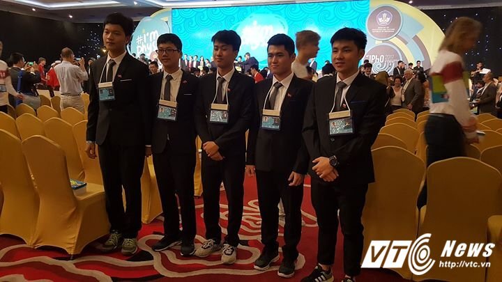 Đoàn học sinh Việt dự thi Olympic Vật lý 2017 giành giải cao nhất lịch sử