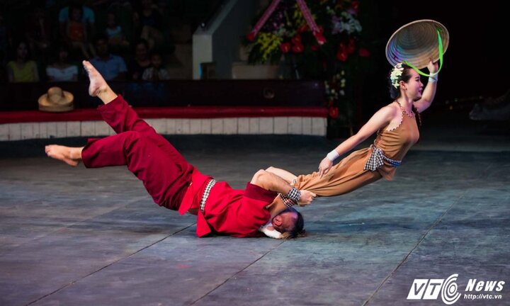 Ảnh: Trẻ em Hà thành tròn mắt thích thú xem xiếc 'Đất phương Nam'