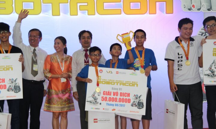 Học sinh Hà thành đại diện Việt Nam thi Robotics Quốc tế tại Costa Rica