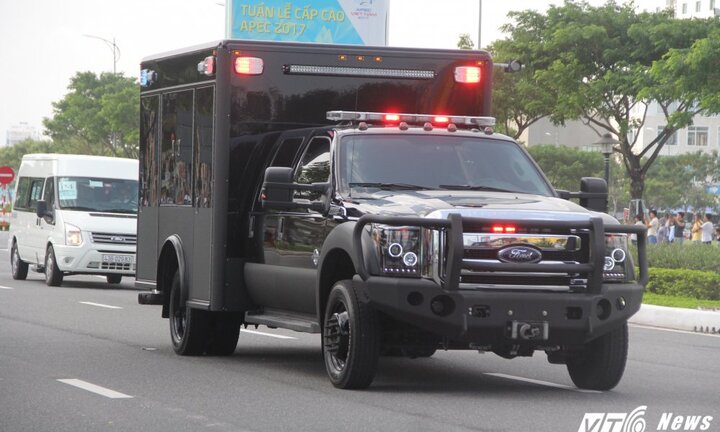 Chiếc xe trông rất bình thường nhưng cực kỳ quan trọng trong đoàn hộ tống Tổng thống Mỹ