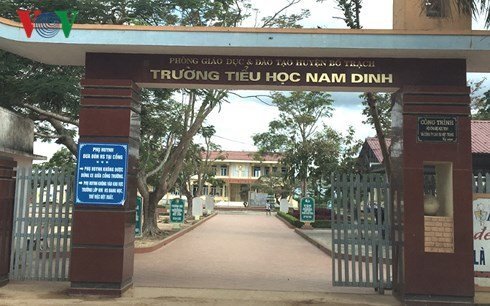 Vì sao nữ hiệu trưởng bị kỷ luật vẫn được điều chuyển sang trường khác?