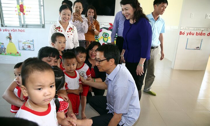 Phó Thủ tướng Vũ Đức Đam khảo sát lớp mầm non tư thục ở Đồng Nai