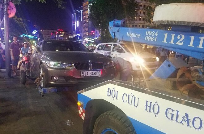 Bãi xe 'vua' ở quận 1 bị đình chỉ, người dân loay hoay tìm chỗ đỗ