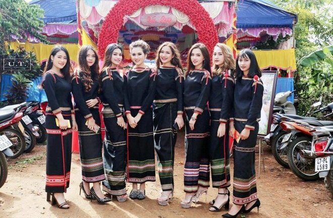 Nhan sắc dàn thiếu nữ Ê Đê xinh đẹp trong đám cưới