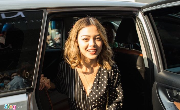 Bạn trẻ xếp hàng từ sáng sớm để gặp Lily Maymac tại Sài Gòn