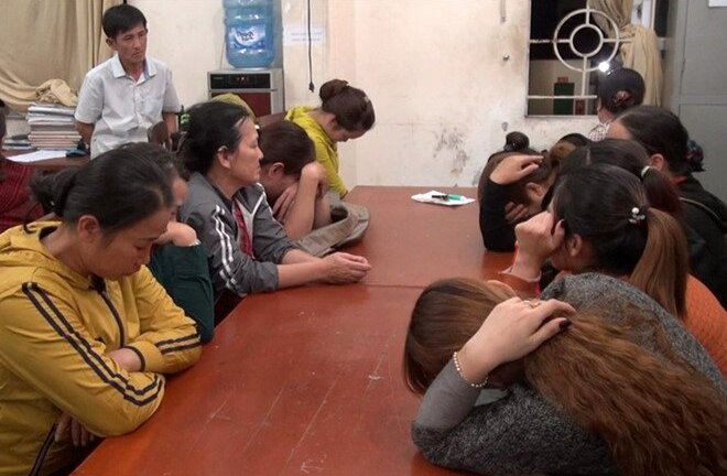 Phá sòng bạc hơn nửa tỷ đồng của các 'quý bà'
