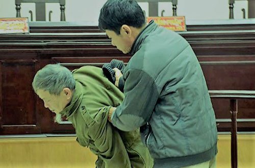 Hại đời bé gái hàng xóm 3 tuổi, ông lão bị tăng án tù