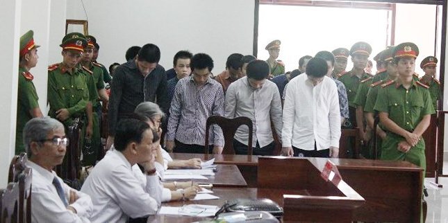 Hai nhóm thanh niên mang hung khí hẹn nhau tử chiến, 1 người thiệt mạng