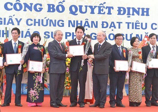 Để lọt hồ sơ giáo sư chưa đủ tiêu chuẩn, Bộ trưởng GD-ĐT rút kinh nghiệm sâu sắc