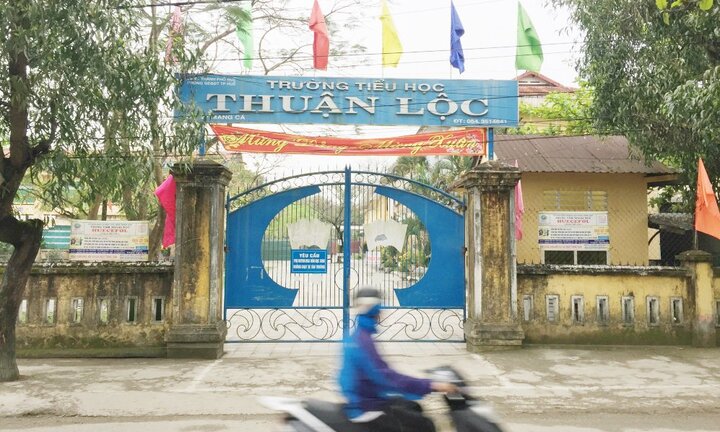 Thu 'phí ngoài luồng’ của học sinh, trường tiểu học không báo Phòng GD-ĐT