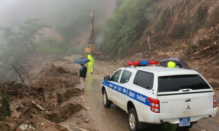 Thông tuyến tạm thời quốc lộ 4D nối Lào Cai và Lai Châu