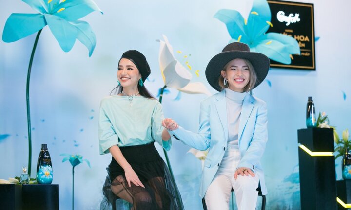 Theo chân Phạm Hương, Bích Phương, Châu Bùi và Hứa Vỹ Văn truy tìm 'nàng hương tươi mát'