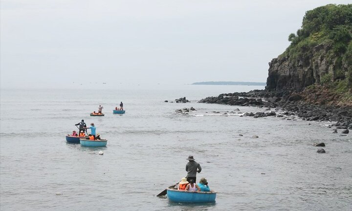 8 học sinh Quảng Ngãi rủ nhau đi tắm biển, 2 em chết đuối thương tâm