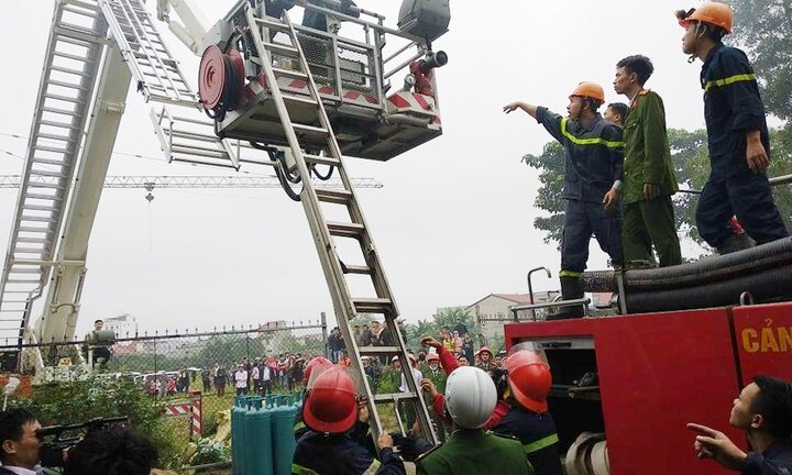 Cháy khách sạn ở Nghệ An: Một nhân viên nguy kịch vì ngạt khói