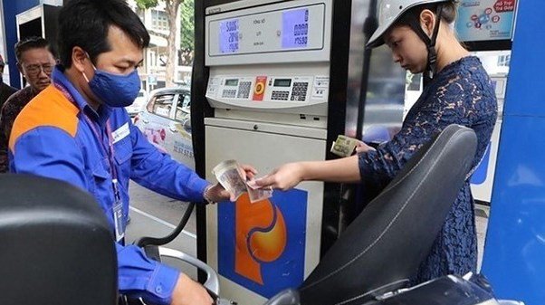 Xăng tăng phi mã, giảm nhỏ giọt: Chuyên gia chỉ ra những điểm bất thường