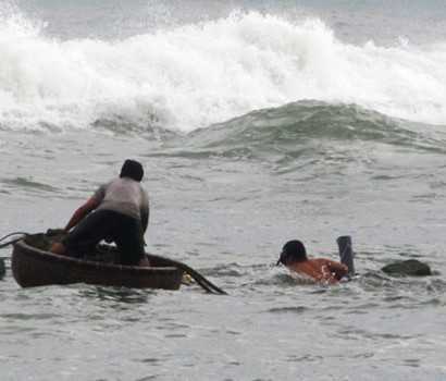 Sóng đánh lật thuyền, một ngư dân Hà Tĩnh thiệt mạng
