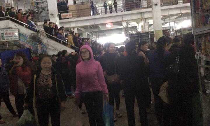 Gần 1.000 tiểu thương chợ Hà Tĩnh đồng loạt đóng quầy bãi thương