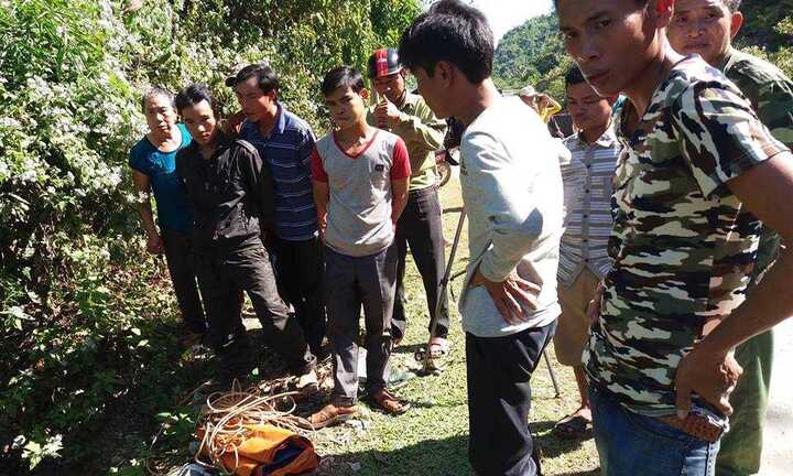 Phát hiện thi thể người đàn ông với nhiều vết thương dưới cống nước