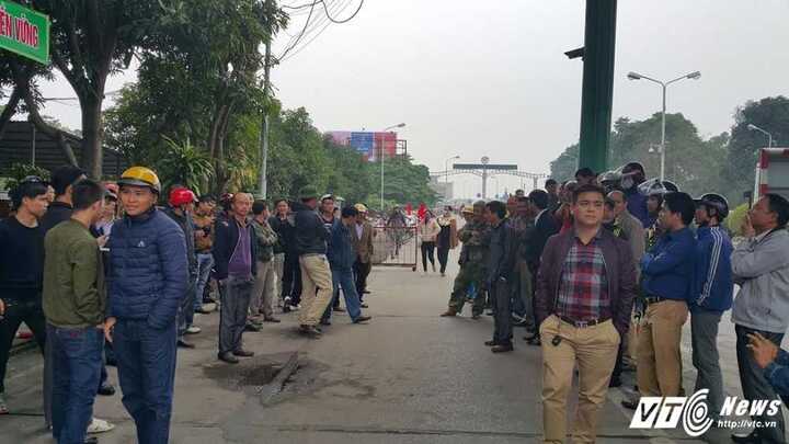 Dân đưa ô tô chặn cầu Bến Thủy 1: Phó Thủ tướng yêu cầu làm rõ lợi ích nhóm