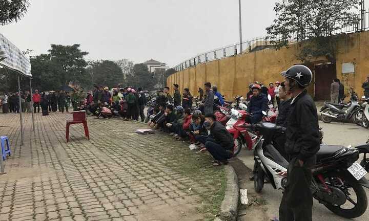 Người đàn ông nghi tự thiêu cạnh sân vận động Vinh