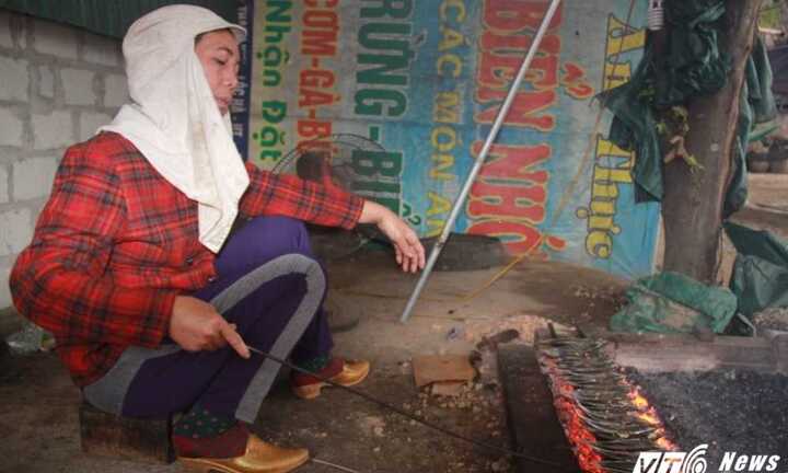 Làng nghề nướng cá tất bật ngày cận Tết