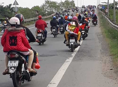 Người dân miền Tây ùn ùn trở lại Sài Gòn làm việc