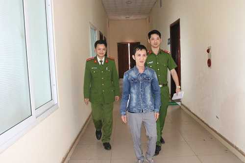 Lên facebook giả gái, lừa 'người tình không bao giờ cưới' gần 300 triệu đồng