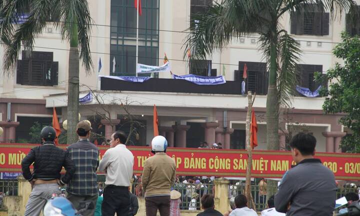 Khởi tố vụ án tụ tập gây rối, đánh công an ở Hà Tĩnh