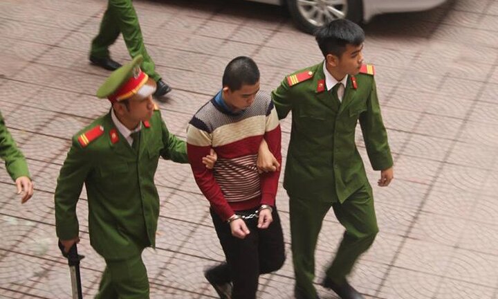 Giết bạn cướp xe bán lấy 5 triệu đồng đi chơi cùng bạn gái